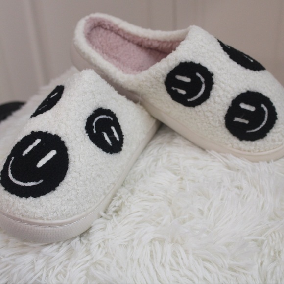 Slipeer - Smile Face Pattern Winter Slippers: Size 9 Boutique - Picture 5 of 8